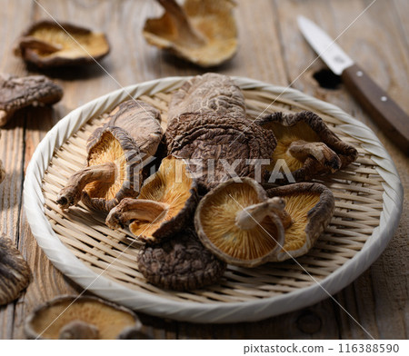 Dried Shiitake mushrooms from Oita Prefecture (dried shiitake mushrooms) Dried Shiitake mushrooms from Oita Prefecture (dried shiitake mushrooms) 116388590
