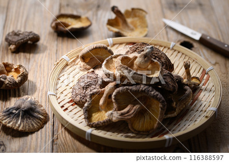 Dried Shiitake mushrooms from Oita Prefecture (dried shiitake mushrooms) 116388597