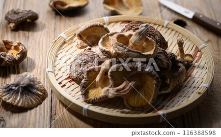 Dried Shiitake mushrooms from Oita Prefecture (dried shiitake mushrooms) 116388598