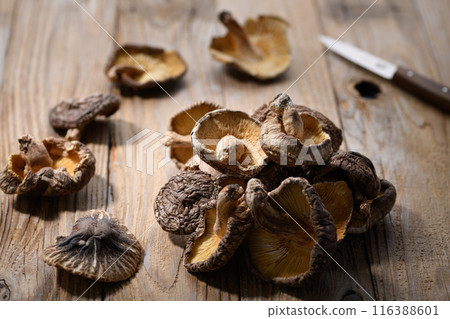 Dried Shiitake mushrooms from Oita Prefecture (dried shiitake mushrooms) 116388601