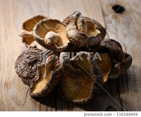 Dried Shiitake mushrooms from Oita Prefecture (dried shiitake mushrooms) 116388609