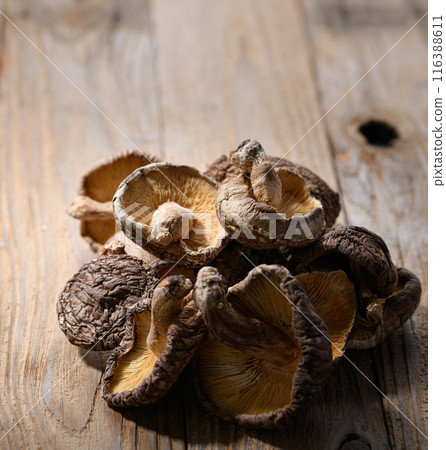 Dried Shiitake mushrooms from Oita Prefecture (dried shiitake mushrooms) 116388611