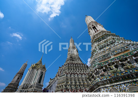 Wat Arun is an important tourist attraction and is also a symbol of Bangkok that tourists from all over the world know. and want to come visit. Wat Arun is an important tourist attraction and is also a symbol of Bangkok that tourists from all over the world know. and want to come visit. 116391398