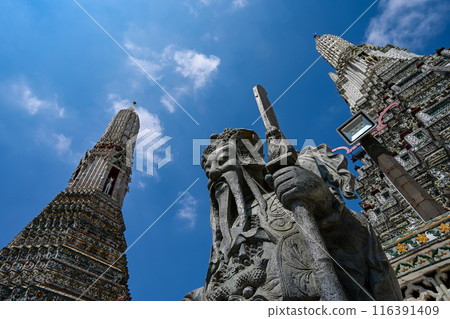Wat Arun is an important tourist attraction and is also a symbol of Bangkok that tourists from all over the world know. and want to come visit. 116391409