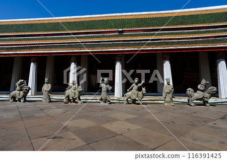 Wat Arun is an important tourist attraction and is also a symbol of Bangkok that tourists from all over the world know. and want to come visit. 116391425