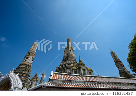 Wat Arun is an important tourist attraction and is also a symbol of Bangkok that tourists from all over the world know. and want to come visit. 116391427