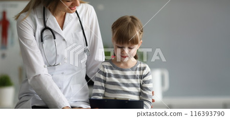 Female doctor exam child patient in hospital 116393790