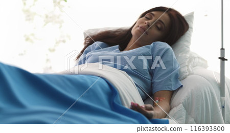 Hand of a young woman with a dropper in ward 116393800