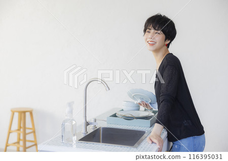 Woman in the kitchen 116395031