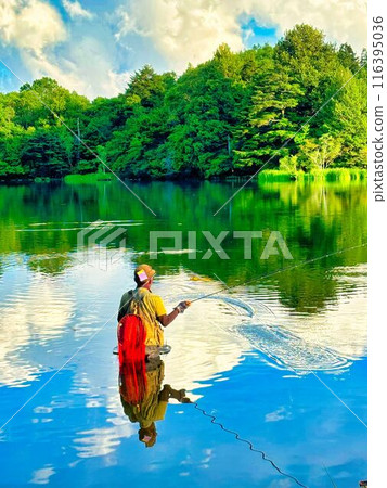 People fishing on the lake 116395036