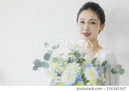 Woman in wedding dress Woman in wedding dress 116395167