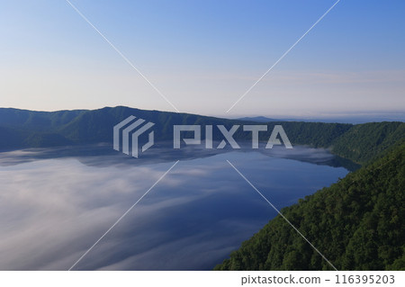 湖水被雲海覆蓋 116395203