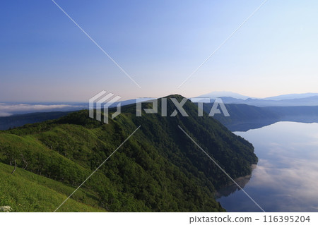 在早晨太陽弄髒的雲彩海 116395204