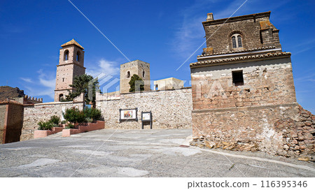 建於安達盧西亞山丘上的阿拉伯城堡[西班牙馬拉加省阿洛拉] 116395346