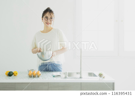 廚房裡的女人 116395431