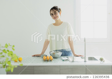 Woman in the kitchen Woman in the kitchen 116395436