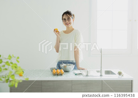 廚房裡的女人 116395438