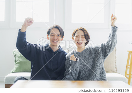 看電視的夫婦 116395569