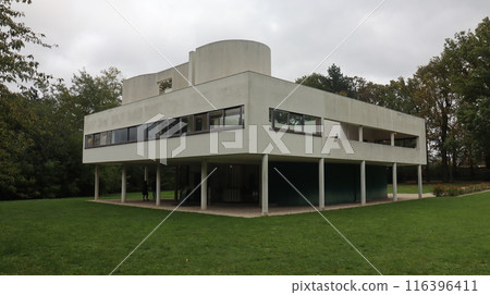 The exterior of Villa Savoye, designed by Le Corbusier, in the suburbs of Paris, France The exterior of Villa Savoye, designed by Le Corbusier, in the suburbs of Paris, France 116396411