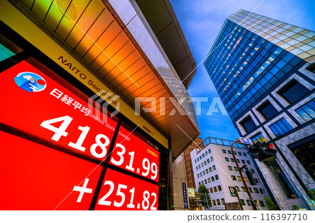 日本東京市景:41,831.99日圓,連續2日創歷史新高…股價板/收盤價=10日,日本橋兜町 日本東京市景:41,831.99日圓,連續2日創歷史新高…股價板/收盤價=10日,日本橋兜町 116397710