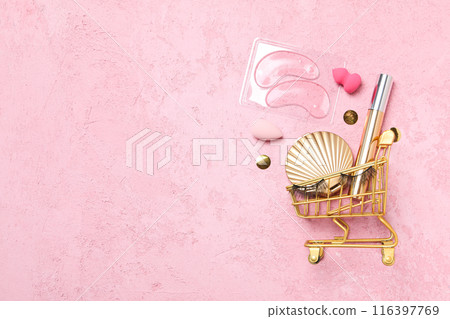 False eyelashes, concept of different makeup accessories 116397769