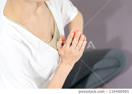 女人做瑜珈手零件 116400993