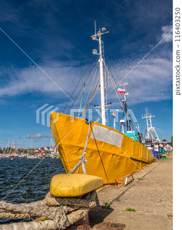 Cutter berthed to the bollar 116403250