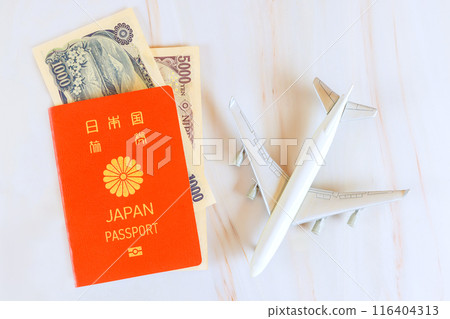 On flight, Japanese passport Japanese yen cash bill are carried 116404313