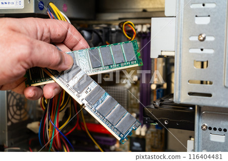A technician showing a computer's RAM memory bank. 116404481