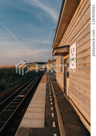 日落時有鐵軌的風景 116404682