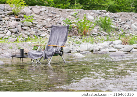 [Cool in the Doshi River along the auto campsite] 116405330