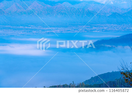 [雲海素材]秋天從長峰山看到的松本平雲海[長野縣] 116405872