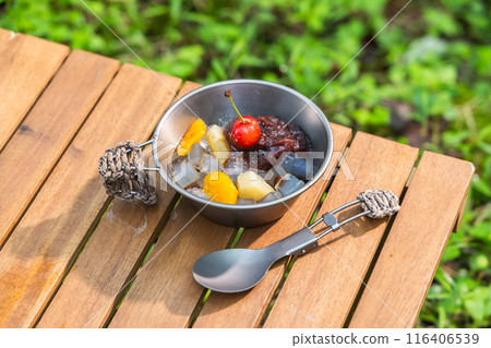 Anmitsu: red bean paste and agar 116406539