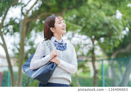微笑的女孩高中學生 116406663