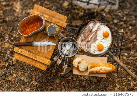 Campfire and breakfast at campsite 116407573