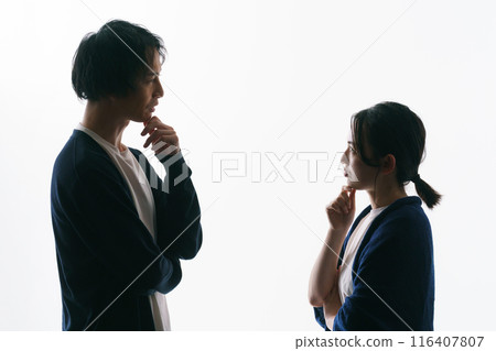 Silhouette of thinking man and woman Silhouette of thinking man and woman 116407807