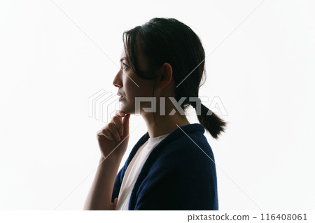 Silhouette of a woman with a thinking expression Silhouette of a woman with a thinking expression 116408061
