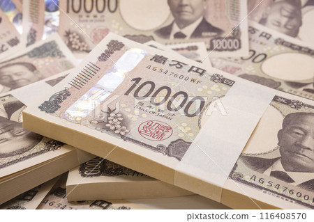 A close-up of Japan's new 10,000 yen note tied together with a sash 116408570