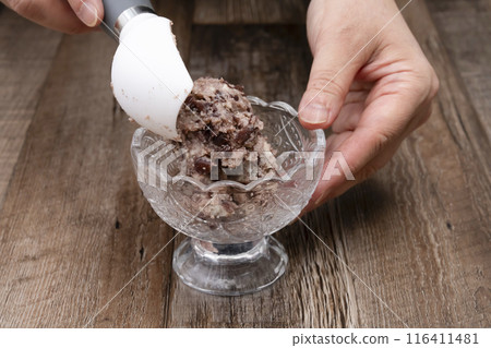 Ogura ice cream served with a spoon 116411481