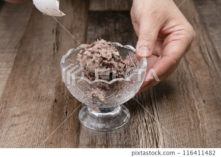 Ogura ice cream served with a spoon 116411482