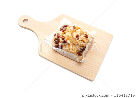 切板上的葡萄饅頭[白色背景/切口] 116412719