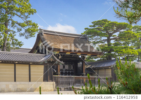 Kyoto Imperial Palace: Kenreimon Gate surrounded by fresh greenery Kyoto Imperial Palace: Kenreimon Gate surrounded by fresh greenery 116412958