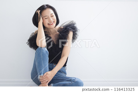 一個微笑的中年婦女 116413325