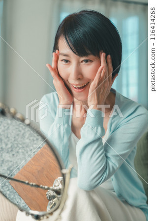 female, lady, woman 116414268