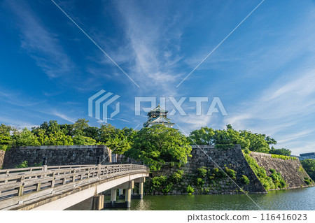 Osaka Castle scenery: Gokurakubashi Bridge over the inner moat Osaka Castle scenery: Gokurakubashi Bridge over the inner moat 116416023