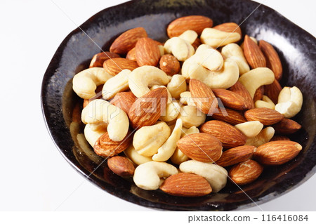 Almonds and cashew nuts Almonds and cashew nuts 116416084