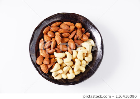 Almonds and cashew nuts Almonds and cashew nuts 116416090
