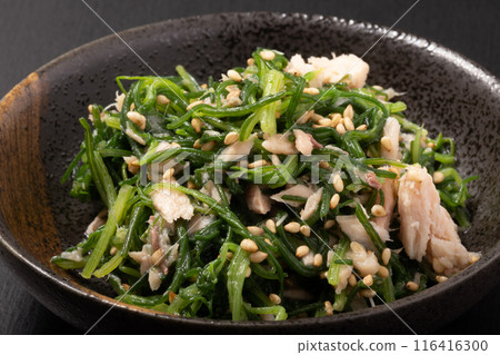 Okahijiki with tuna 116416300