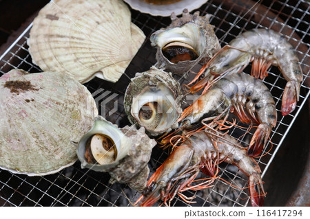 Seafood grilled over charcoal 116417294
