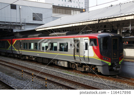 Limited Express Nanpu (2700 series diesel car: Okayama⇔Kochi) stopped at Okayama Station Limited Express Nanpu (2700 series diesel car: Okayama⇔Kochi) stopped at Okayama Station 116417898